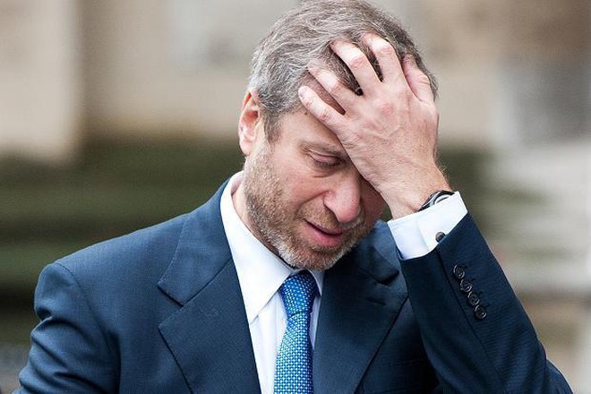 Tỷ phú Abramovich bị trừng phạt, Chelsea lâm nguy