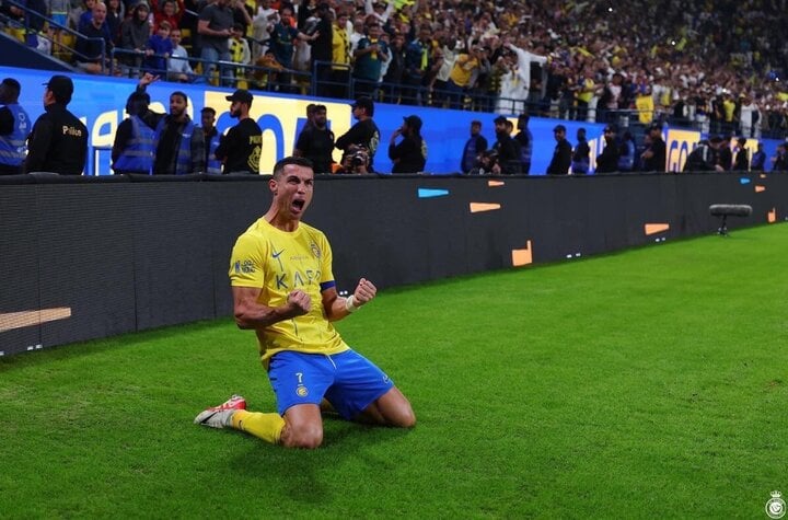 Láº­p siÃªu pháº©m tá»« khoáº£ng cÃ¡ch hÆ¡n 30m, Ronaldo Ä‘i vÃ o lá»‹ch sá»­