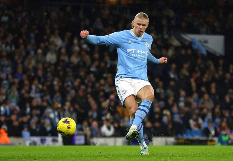 Man City đánh rơi chiến thắng ở phút cuối