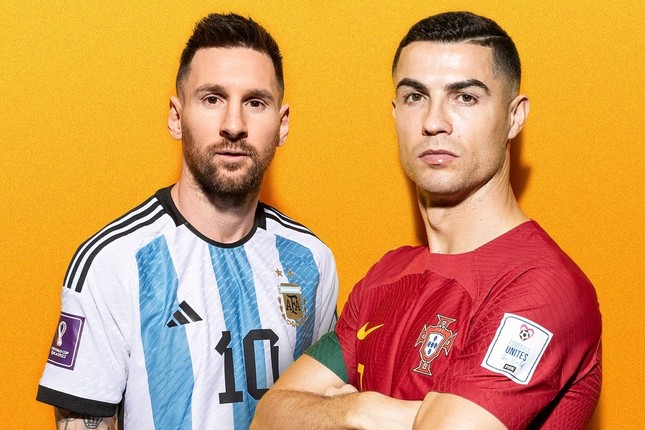 Ronaldo vẫn được sánh vai cùng Messi ở đỠcỠđội hình tiêu biểu của năm
