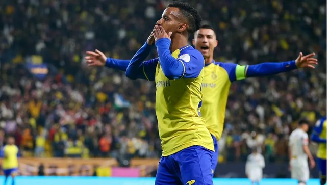 Ronaldo tá»a sÃ¡ng trong vai trÃ² láº¡, giÃºp Ä‘á»™i nhÃ  giÃ nh 3 Ä‘iá»ƒm