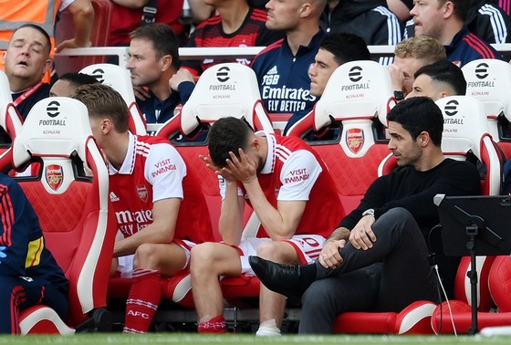 Arteta xin lỗi vì Arsenal “sụp đổ” không thể chấp nhận