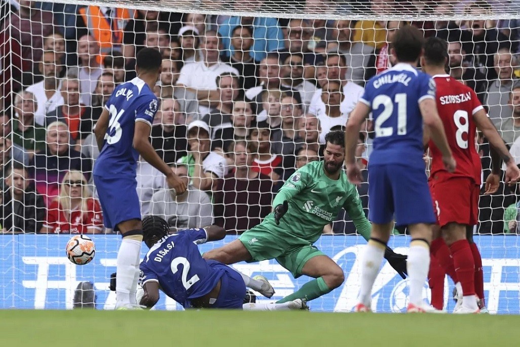 Ngoại hạng Anh: Man City, Arsenal có trọn 3 điểm; Tottenham, Chelsea, Liverpool hòa đáng tiếc