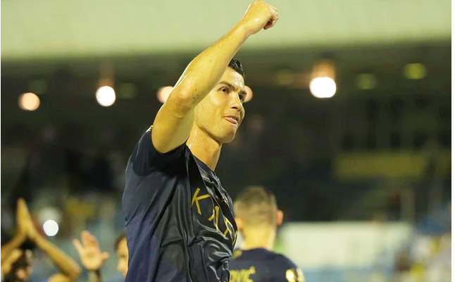 Ronaldo tiếp tục được vinh danh