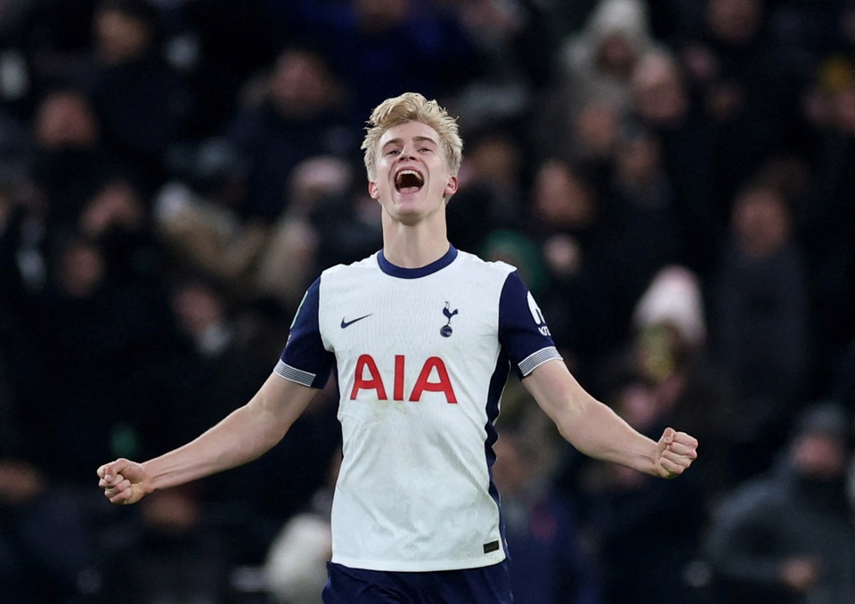 Tottenham tạo cơn địa chấn trước Liverpool
